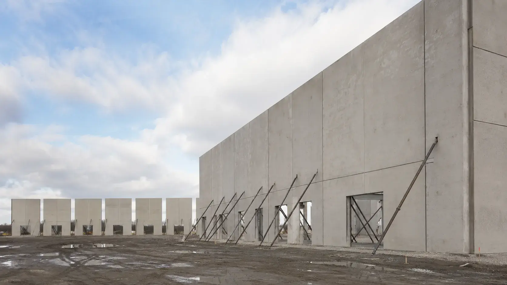 Tilt-Up Concrete Panels in Aurora, Ontario, completed by Harrowgate Group
